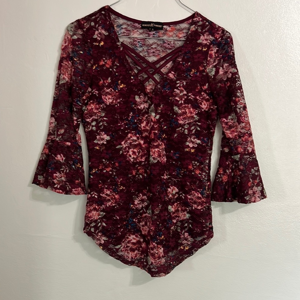 Lace mid sleeve burgundy top